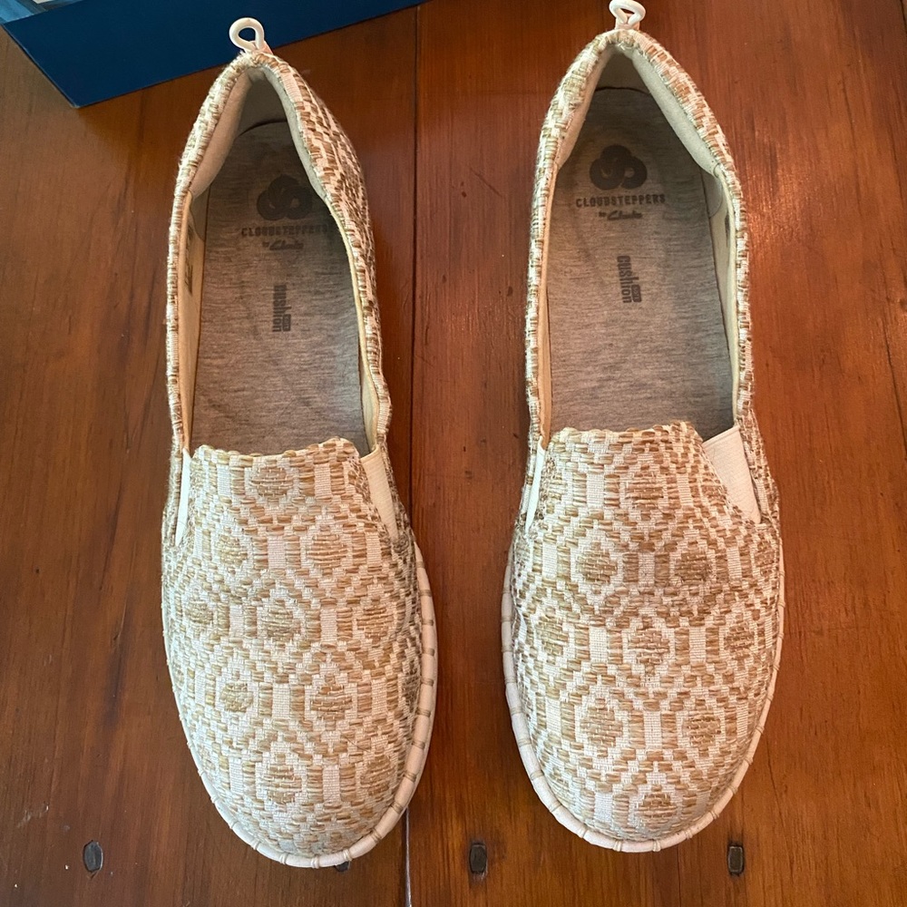Clarks Cloudsteppers, Step Glow Slip on.